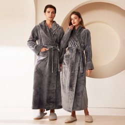 Thick, warm flannel couple's bathrobe for women, long, winter coral fleece bathrobe for men, plus size (200 catties). Thick, warm flannel couple's bathrobe for women, long, winter coral fleece bathrobe for men, plus size (200 catties).